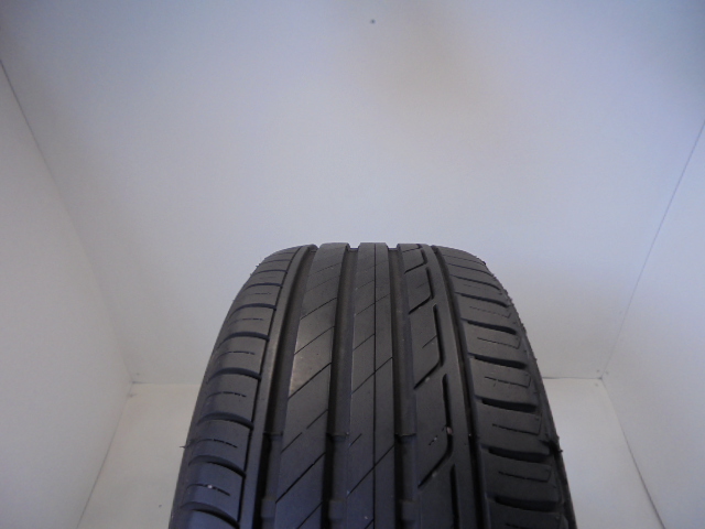 Bridgestone T001 pneumatiky