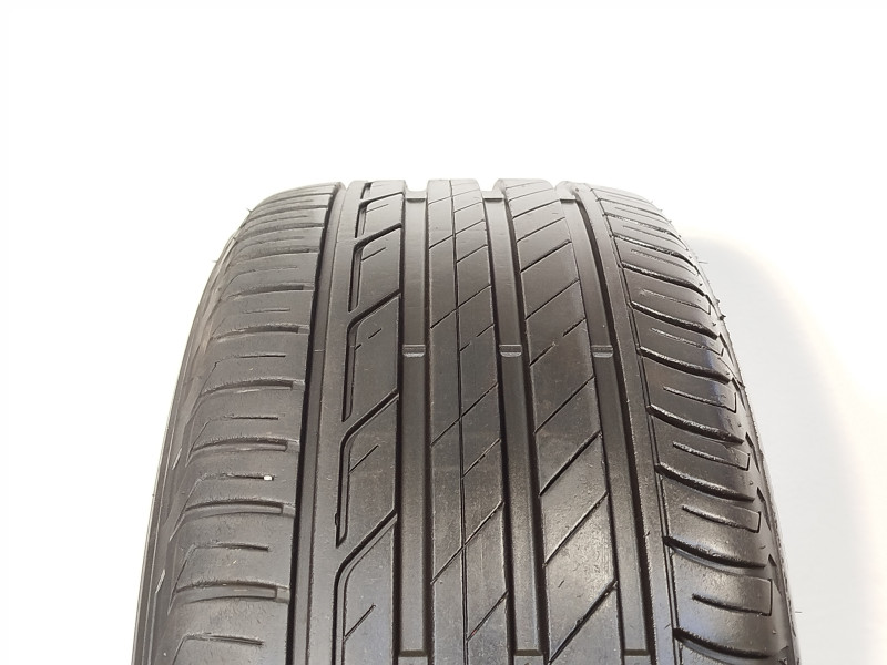Bridgestone T001 pneumatiky